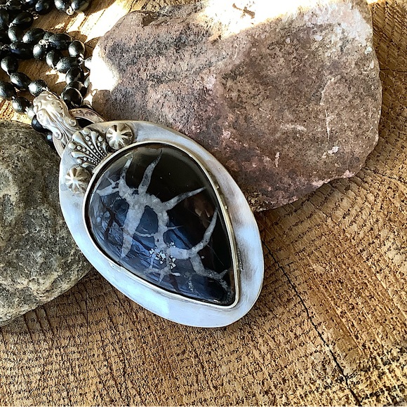 Necklace, (septarian stone) - Picture 4 of 10